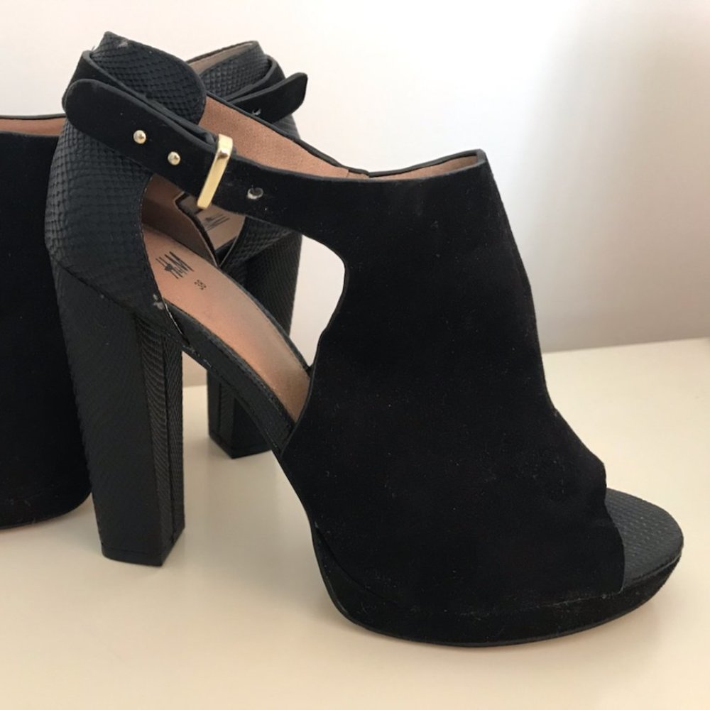 H&M Black Strappy Block Heels - size 38 (7.5)